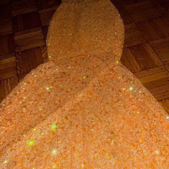 Custom made dress designed by Ghanaian celebrity designer Mimmy Yeboah. - Picture 3 of 6